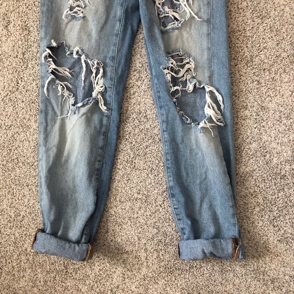 BDG High-Rise Mom Jean Destroyed Light Wash - Picture 2 of 7